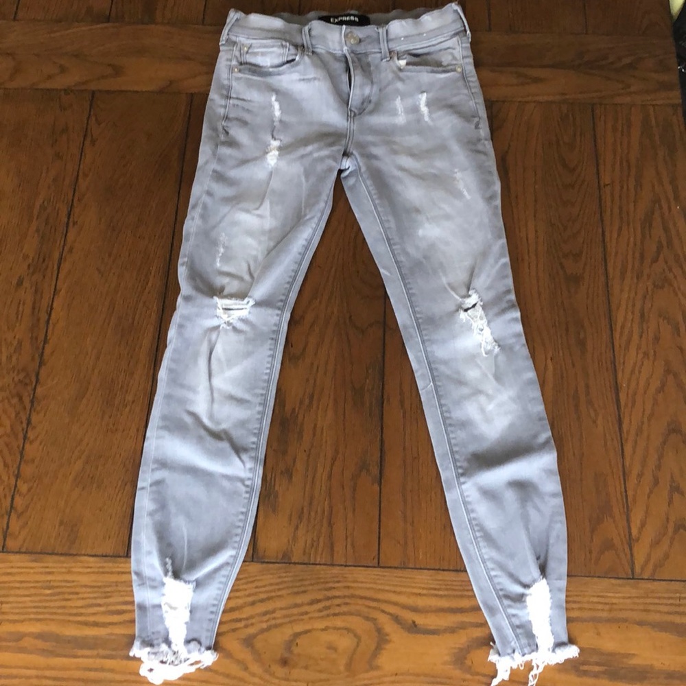 NEVER WORN Stretchy Gray ripped mid-rise jeans!